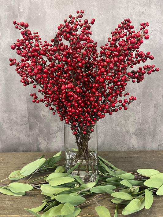 RED BERRIES IN GLASS VASE ARRANGEMENT